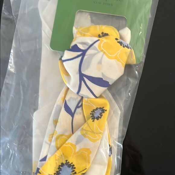 NWT Kate Spade floral  White and Yellow Scarf - Picture 5 of 5
